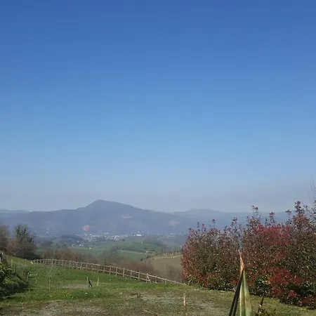 Ferme Ithurburia 게스트하우스 3*